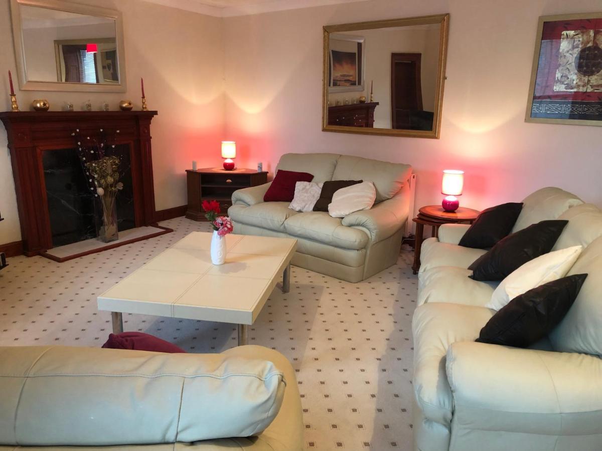 Executive Serviced Apartments 2 ฟอร์ฟาร์ ภายนอก รูปภาพ