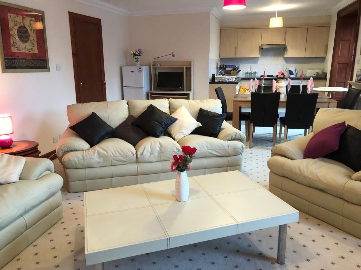 Executive Serviced Apartments 2 ฟอร์ฟาร์ ภายนอก รูปภาพ